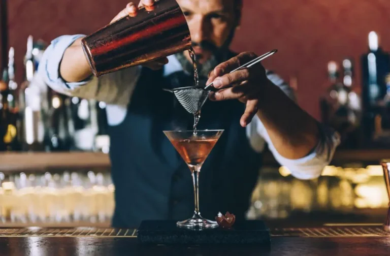 How to Choose the Best Mobile Bartender for Your Wedding